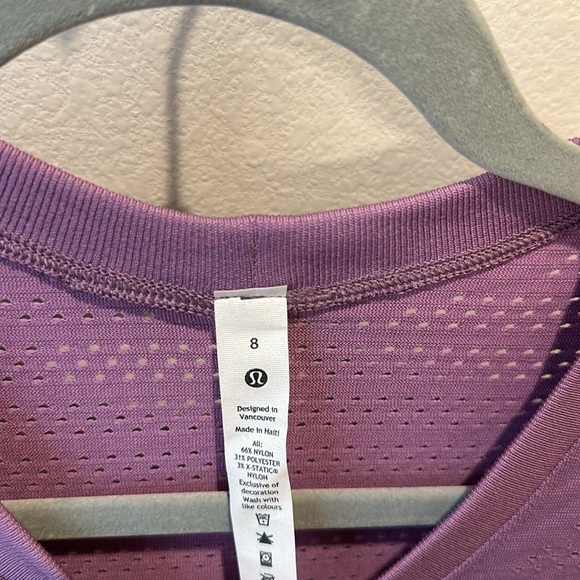 NWOT Lululemon T-Shirt - Picture 3 of 5
